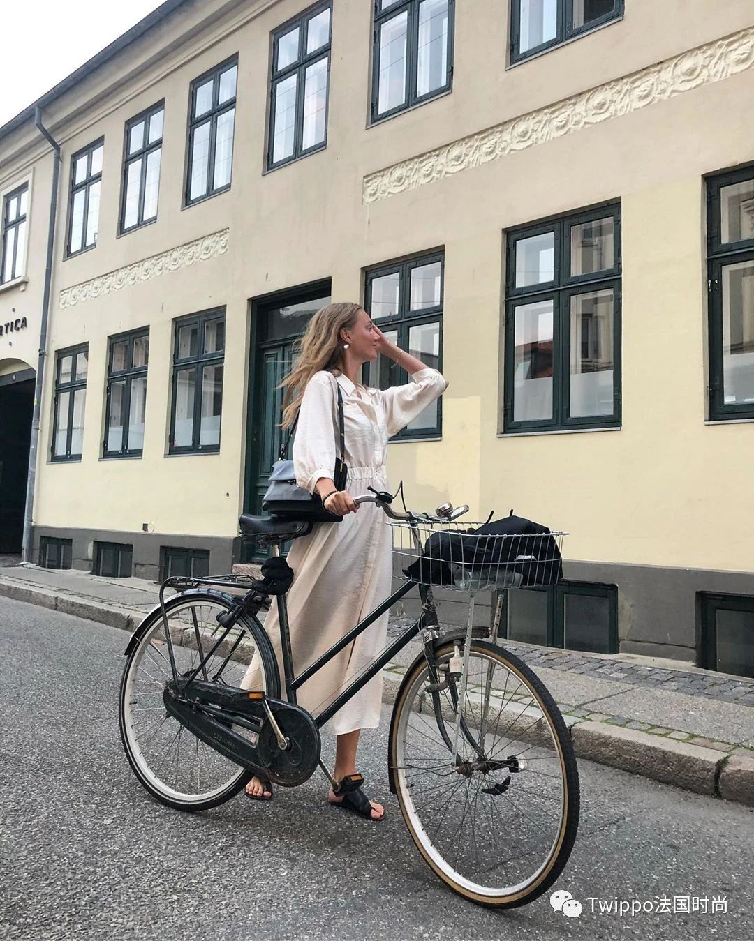 巴黎女孩春天穿什么裙子,法国女人夏天穿什么裙子