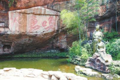 以苏轼的口吻给王弗写一封信200字,苏轼和黄庭坚泛舟湖上