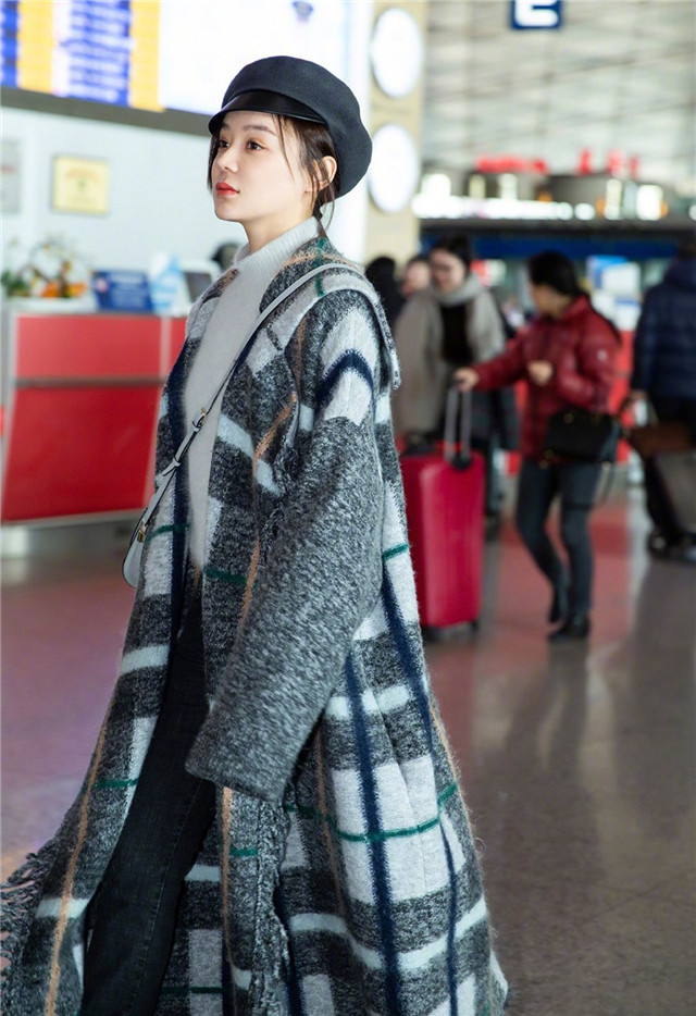 发量少穿大衣怎么扎头发,冬天衣服厚头发怎么扎温柔简单