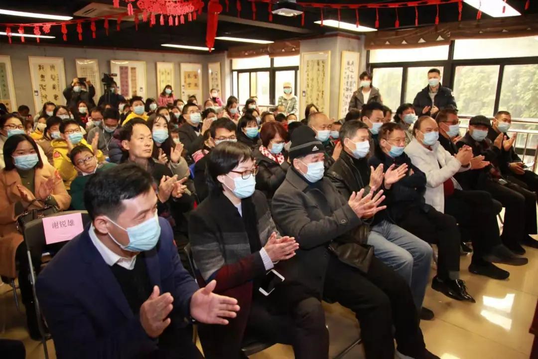 番禺｜“联墨迎春出彩少年”敏慧堂学员楹联书法专题展吸引上百书画爱好者