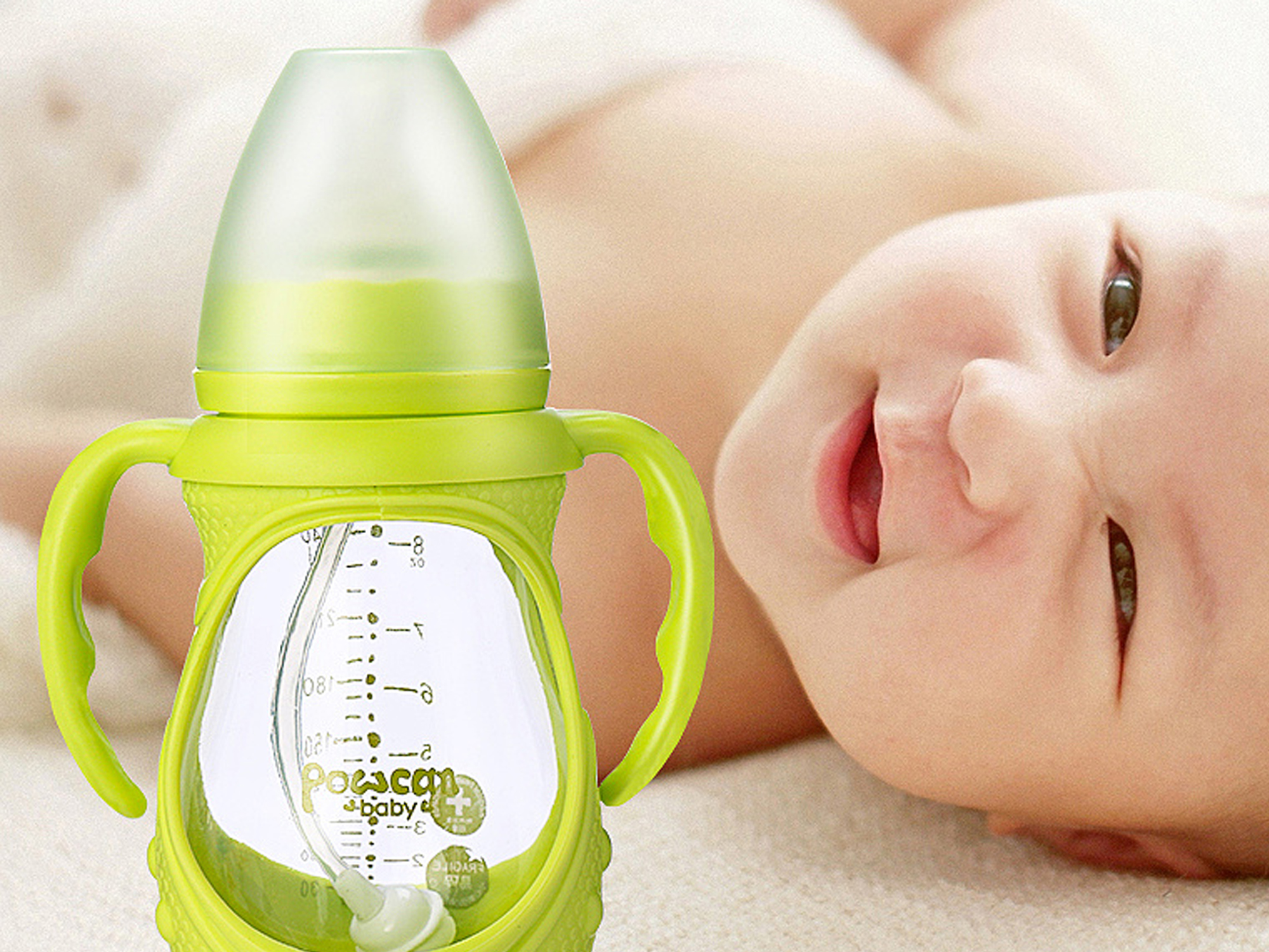 一岁宝宝喝水被呛哭，只因宝妈这样喂，给孩子喝水和喝奶一样重要