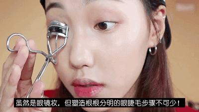一招教你刷睫毛,女人再懒也要练的动作
