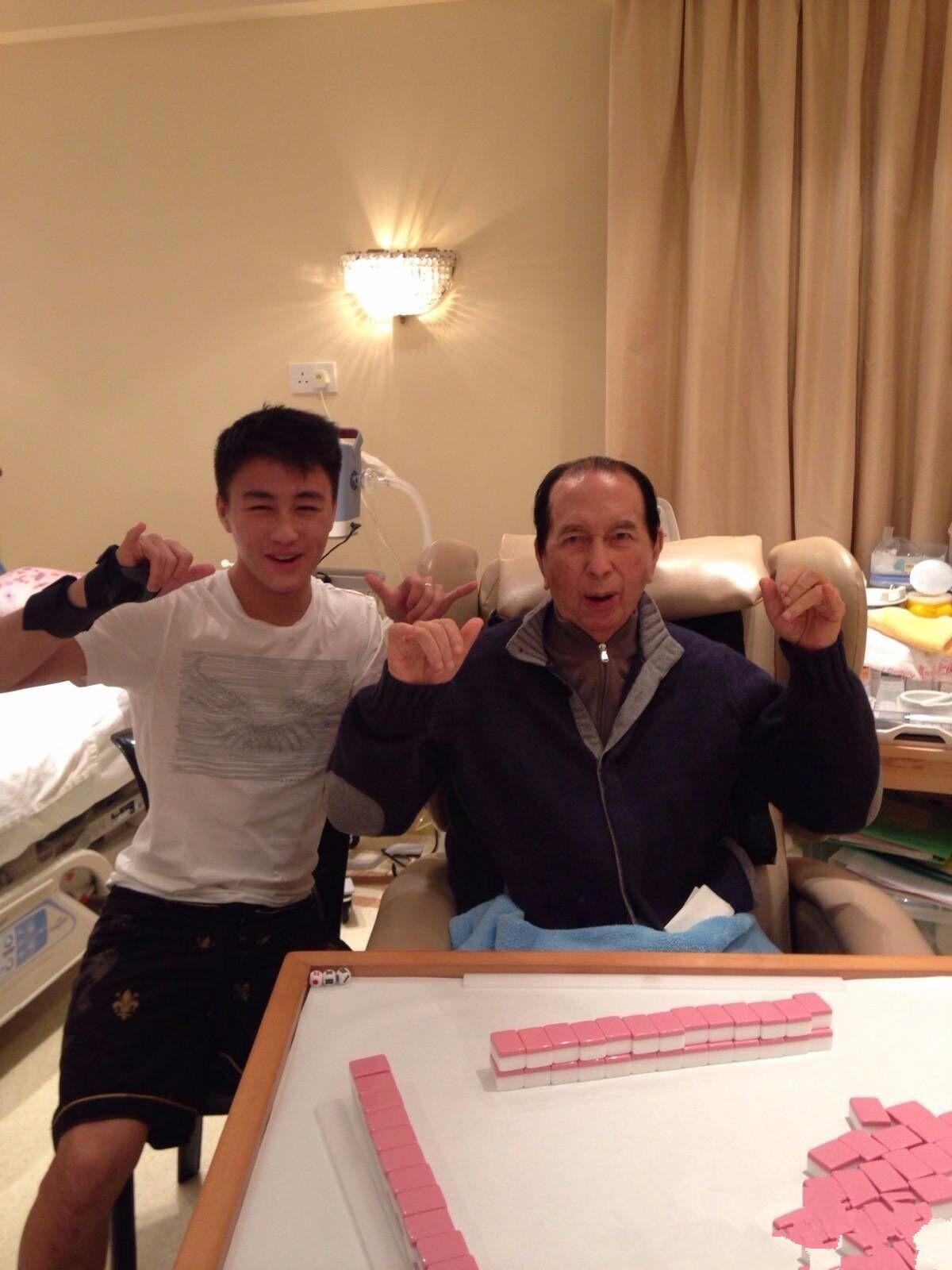 奚梦瑶32岁生日何猷君主动献吻,奚梦瑶和何猷君怎么谈恋爱的