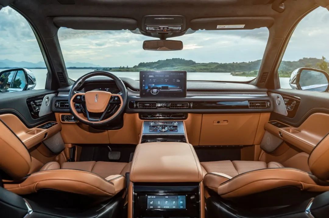豪华车型再次升级,林肯新一代飞行家彰显霸气威武
