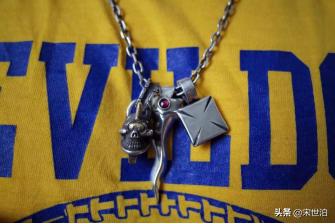 提升格调的日常配饰,小众配饰拯救沉闷穿搭