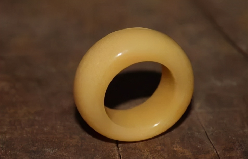 上油的文玩后期盘玩图片,文玩油颜色有黄有白