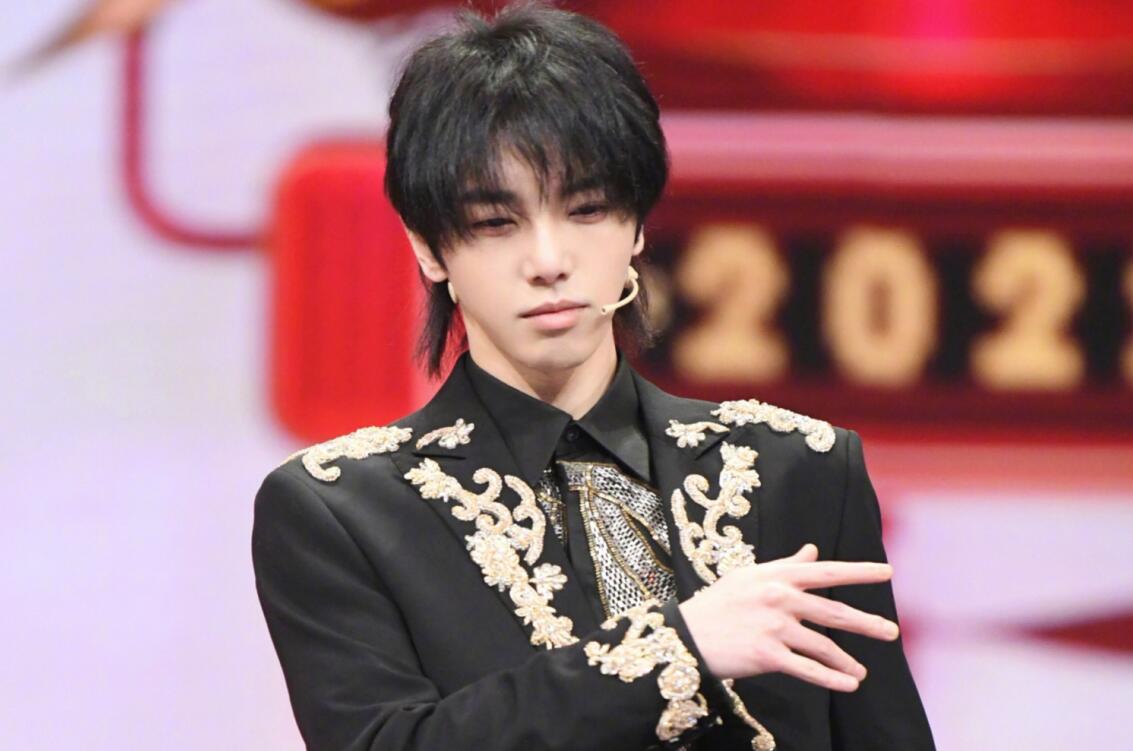 华晨宇答题前后不一自相矛盾,到底是人设崩塌还是另有隐情?