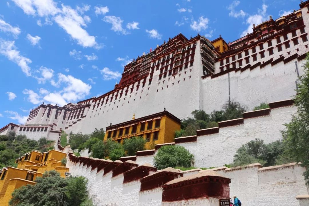 大昭寺刷金佛全过程,大昭寺可以给佛像涂金吗