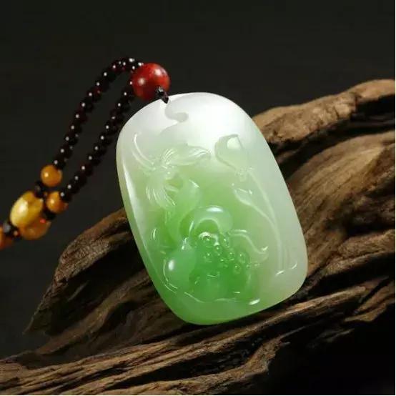 翡翠的8个误区：洗澡不能戴？只有缅甸产？原来这些年都被骗了