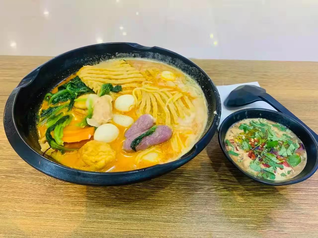 吃麻辣烫必点荤菜,吃麻辣烫里面的菜品