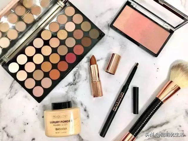 90后工资5000元副业20000元,90后月薪3000的上班日常