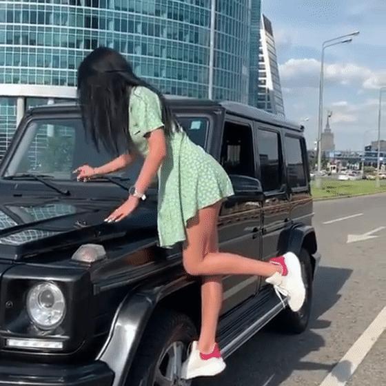 富二代发朋友圈的视频,富二代故意发朋友圈