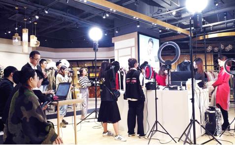 一夜赚一套房,一夜赚6亿的直播电商