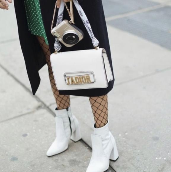 白色包包怎么避免被染色,包包染色了怎么才弄得干净