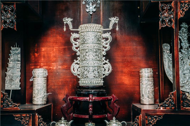 贵州旅游被带去银饰非遗传承馆,贵州千户苗寨银饰一条街