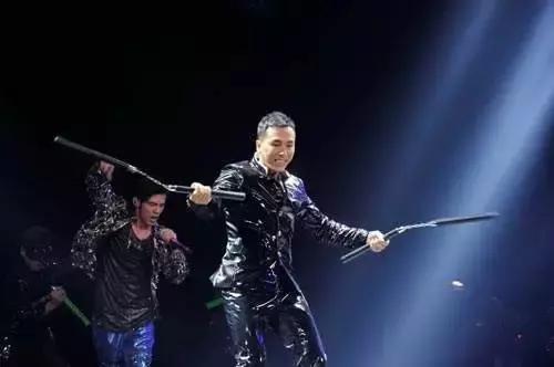 唱歌只是副业？双截棍行云流水的周杰伦，功夫才是他的本命