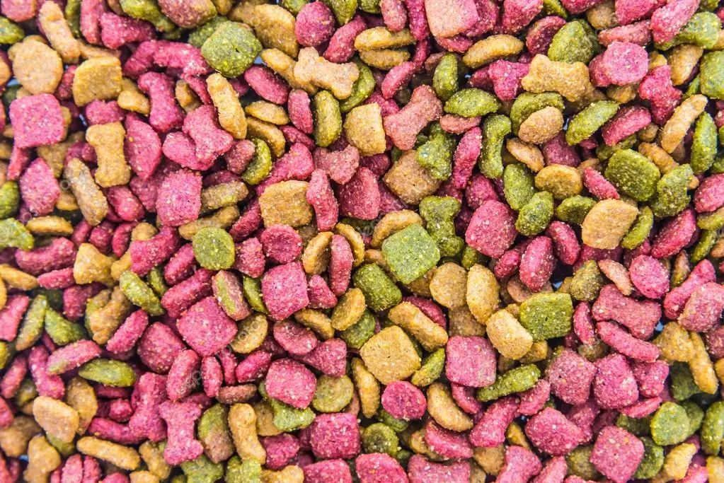 为了让你觉得猫狗粮含肉多，厂家直接把猫狗粮染黑，甚至会用煤灰