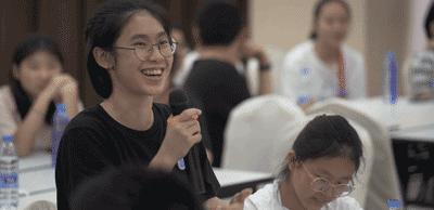 大学老师开性教育课堂，42个男女孩一起淡定讨论，家长都点赞