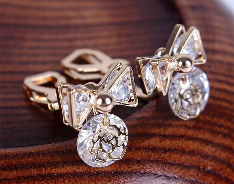 单边耳饰的戴法,耳挂流苏耳饰正确戴法