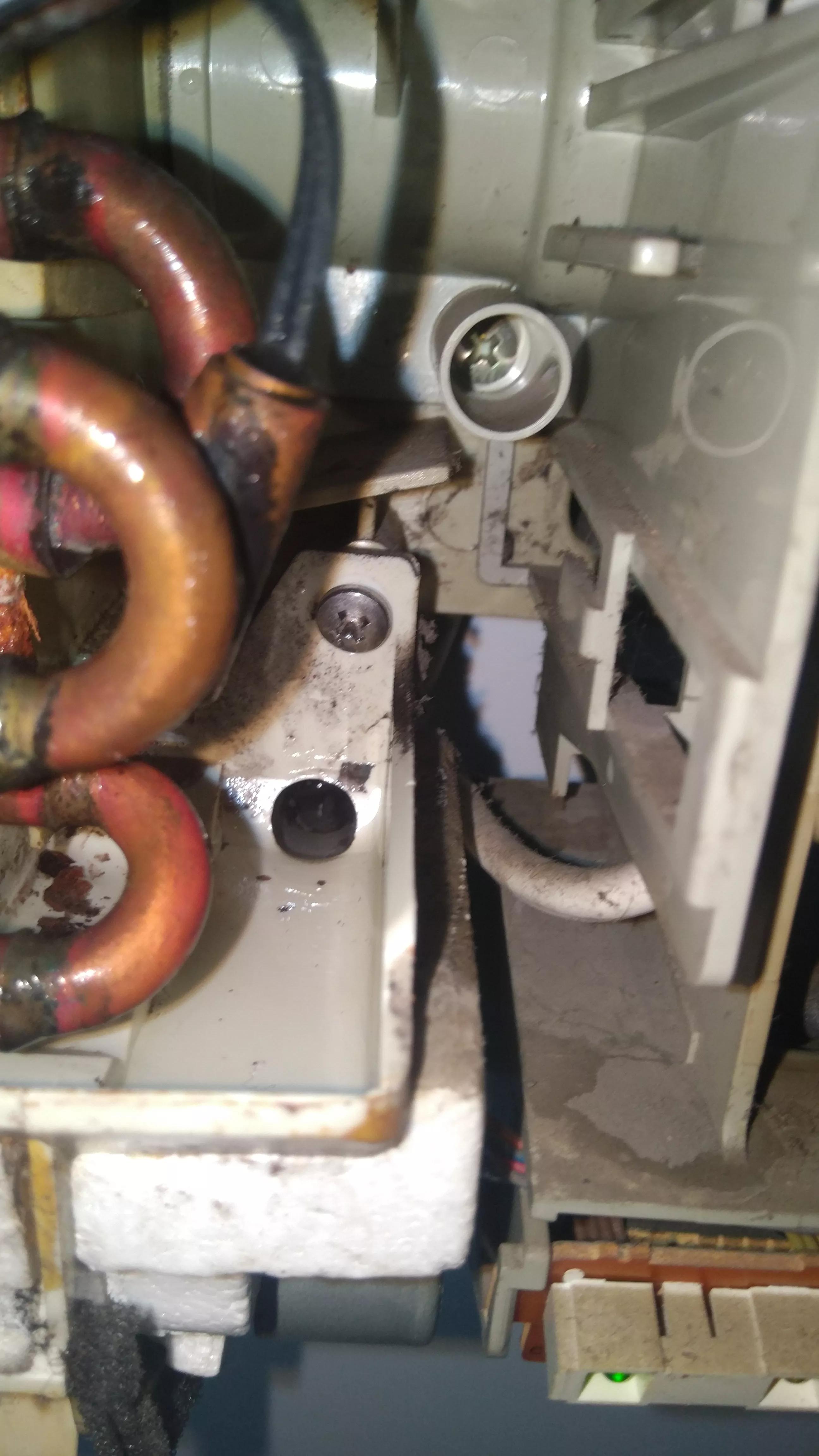 空调内机漏水怎么拆卸视频教程,海尔空调内机漏水解决方法视频