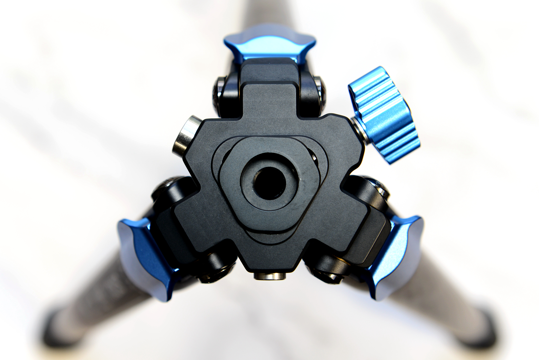 思锐t1204x碳纤维三脚架,思锐长焦三脚架推荐