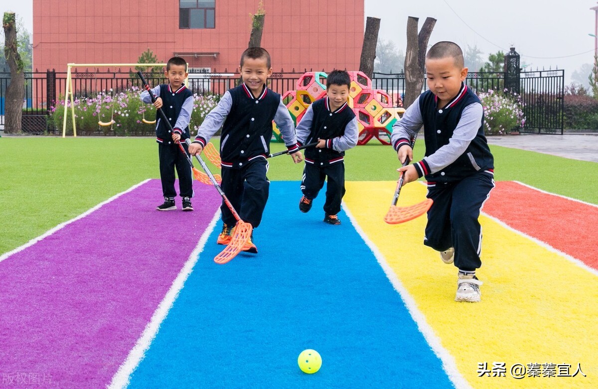 小孩死活不上幼儿园怎么办,孩子天天哭闹死活不愿意去幼儿园