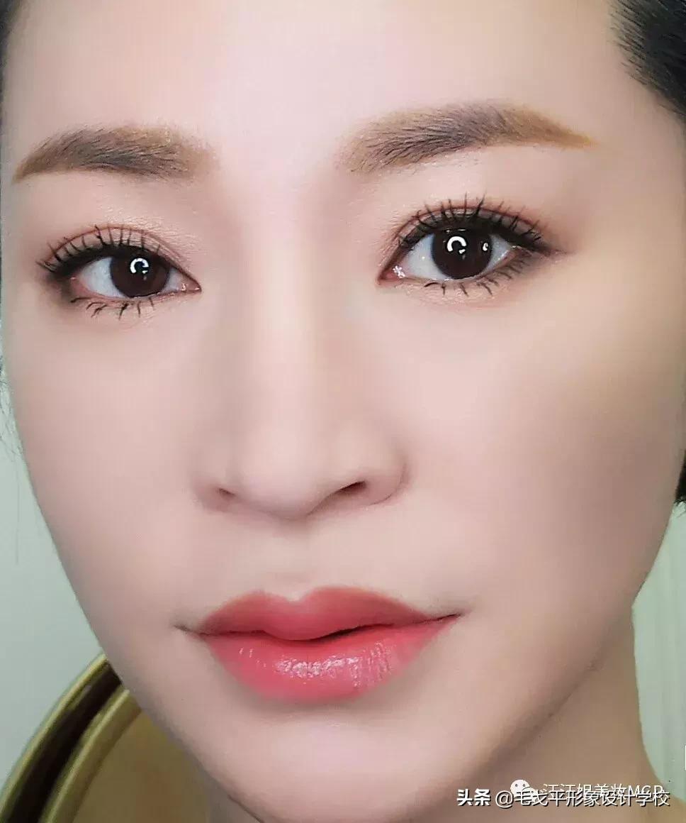 画一个清透简单的妆,如何画一个干净无瑕的底妆教程