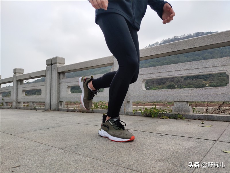 李宁复古潮流跑鞋微晶灰测评,李宁云四代跑步鞋夏季评测