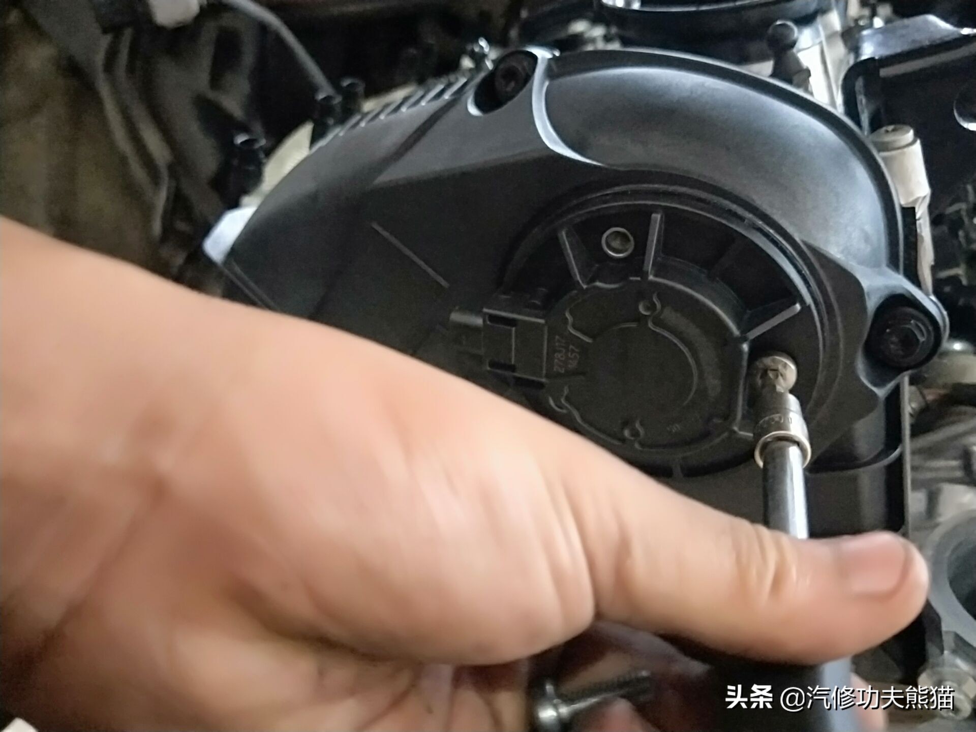 07年奥迪a6轻微烧机油怎么解决,奥迪2007款a6烧机油的原因