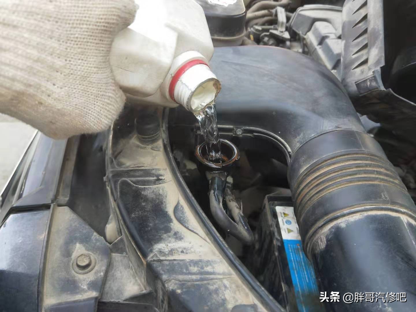 暖风防冻液怎么清洗,防冻液用了一段时间没颜色了