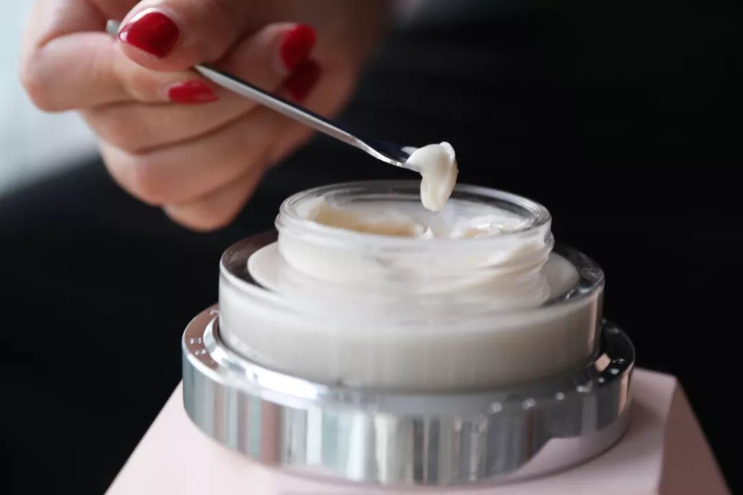 章小蕙推荐的淡斑好物,章小蕙分享化妆品