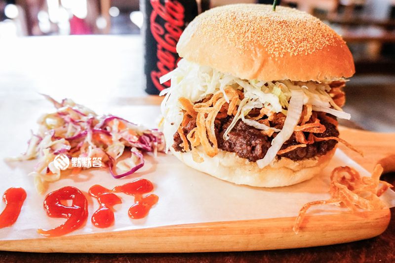 SteamPunk比脸大汉堡和比手小的迷你汉堡，今天想选哪个？