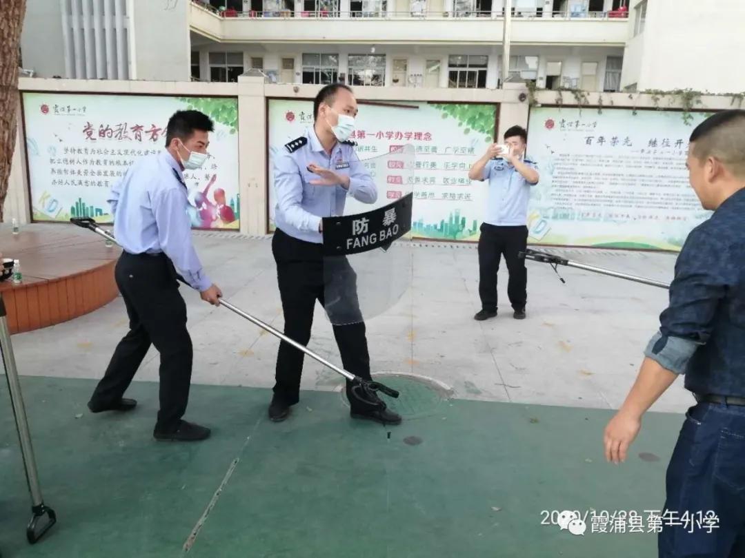 派出所开展防暴恐实战演习,反恐演练进校园警校携手护平安