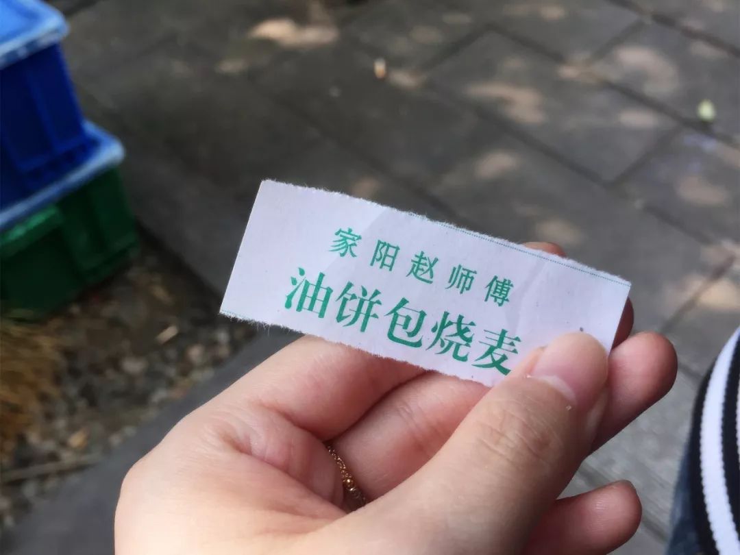 排队两小时，吃饭十分钟？传说中的老字号，真的值得排队吗？