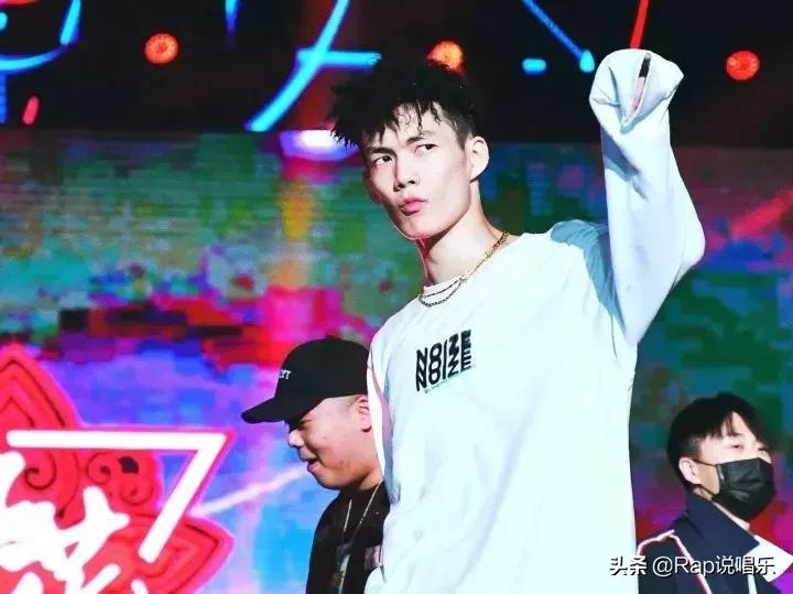 ​意外！因拉黑微博评论，贝贝遭diss“你在跪舔KrisWu”