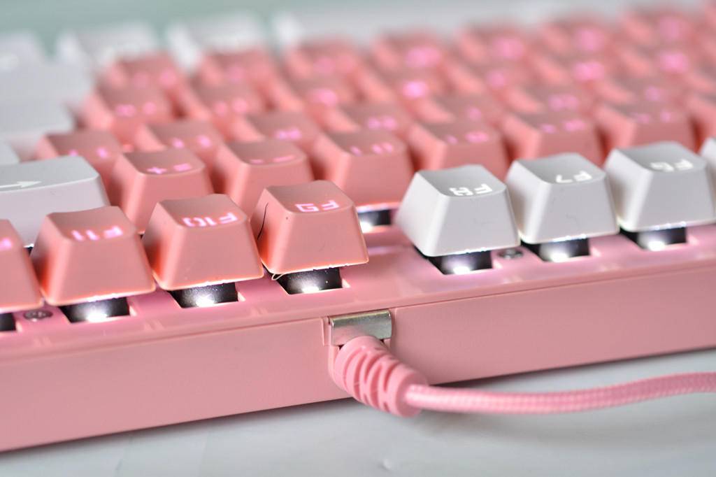 一款让女士心动的键盘,双飞燕f200q血手幽灵光轴机械键盘