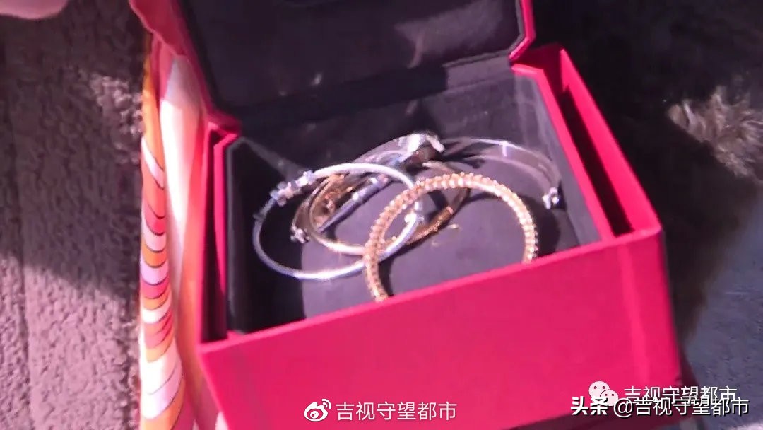 花一万五买金项链掉色了,花一万买的黄金一个月掉色