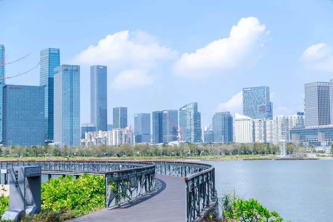 深圳11号线哪一站下车可以看海,坐深圳11号线去看海的地方