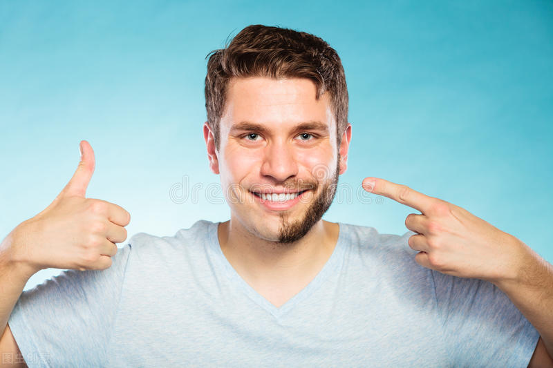 为什么女性身上的毛发旺盛,为什么有些女生身上毛发很多