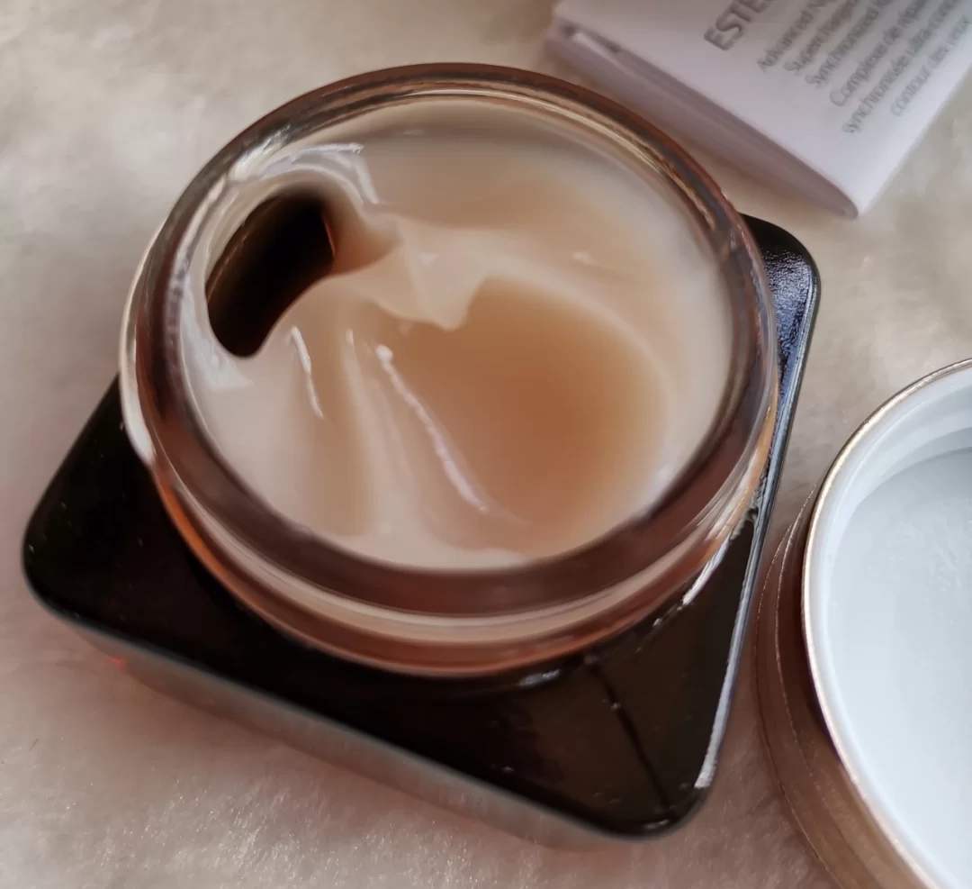 雅诗兰黛小棕瓶和限量款红瓶区别,雅诗兰黛十大高端化妆品品牌