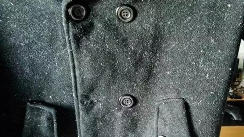 有汗渍的衣服怎么洗用什么办法,洗过的衣服上面有毛絮怎么弄