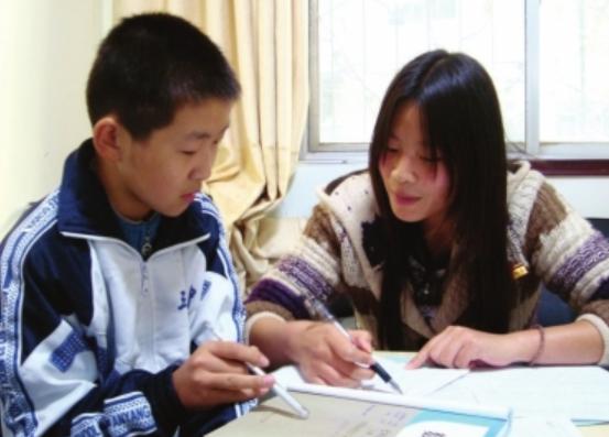 补课被叫停后，新兴行业应运而生，为避免中考分流妈妈豁出去了