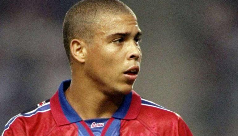 罗纳尔多在足球界是巨星吗,罗纳尔多为什么不能被称为球王