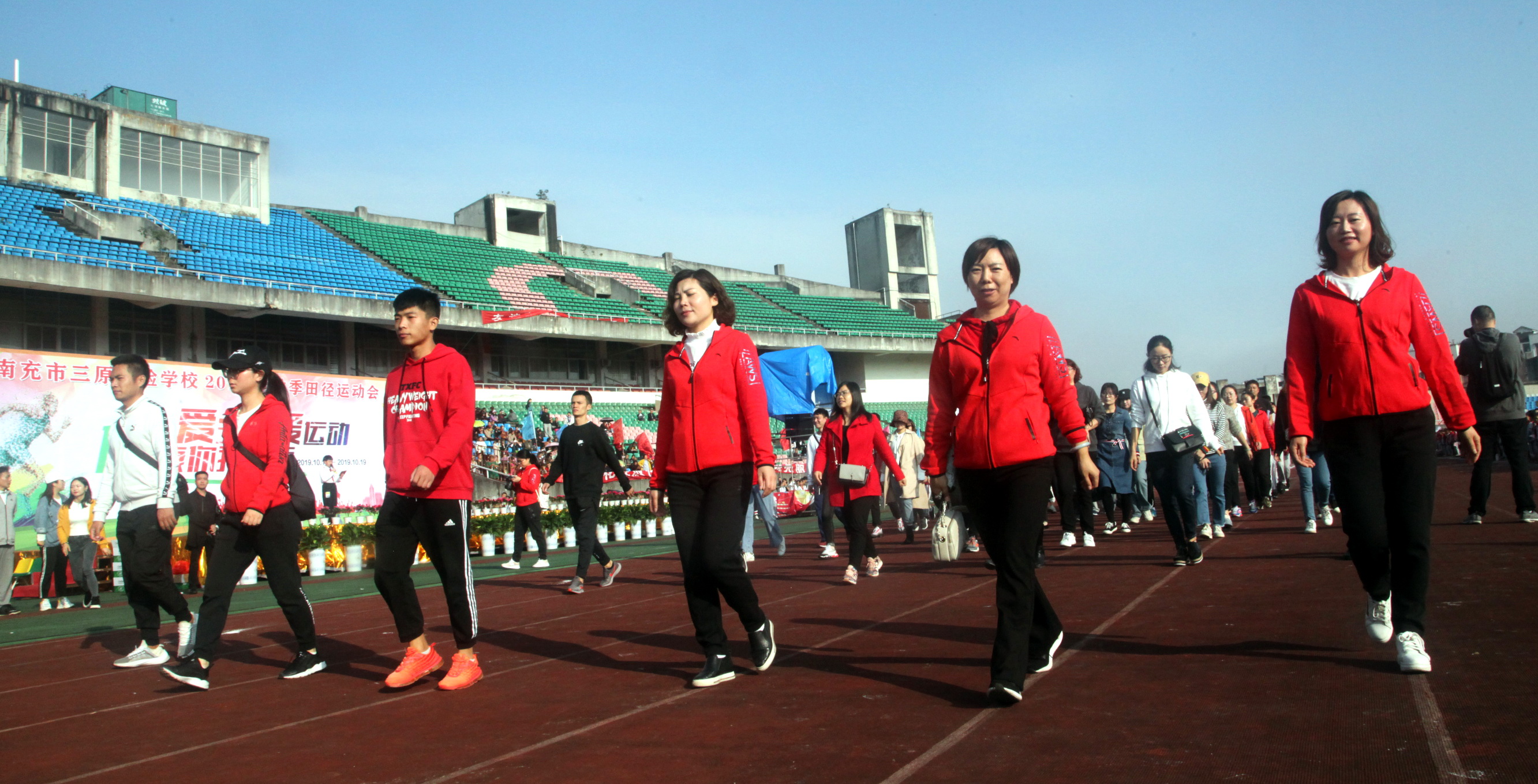 实验学校西校田径运动会开幕,区三小2019田径运动会开幕式