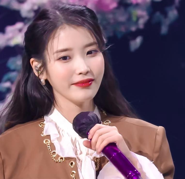 iu能成为韩国女神是有原因的,iu在韩国娱乐圈是什么级别的