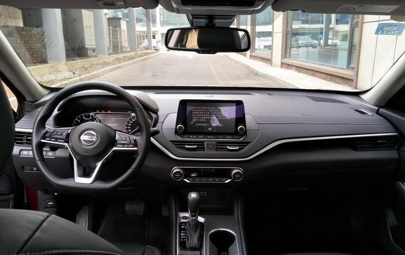 开完日产天籁，再换到马自达阿特兹上，老司机：差距真不一般！