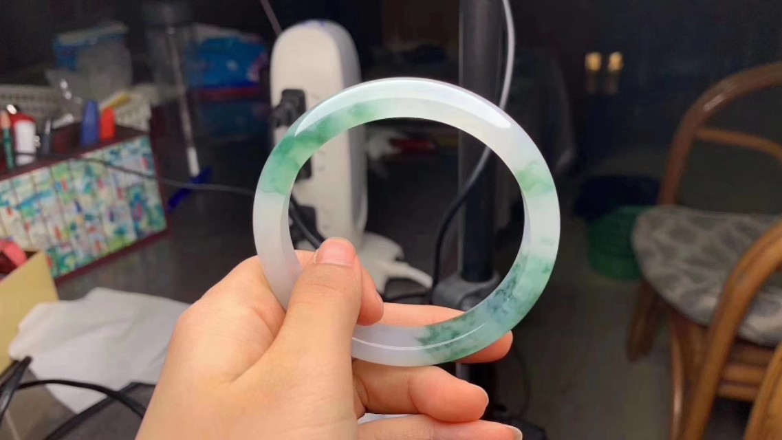 极品翡翠黄加绿手镯图片,极品翡翠手镯的鉴别方法