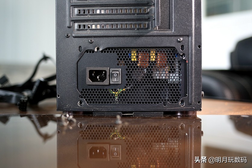 电脑无故重启是固态硬盘坏了吗,电脑无故重启是硬盘坏了么