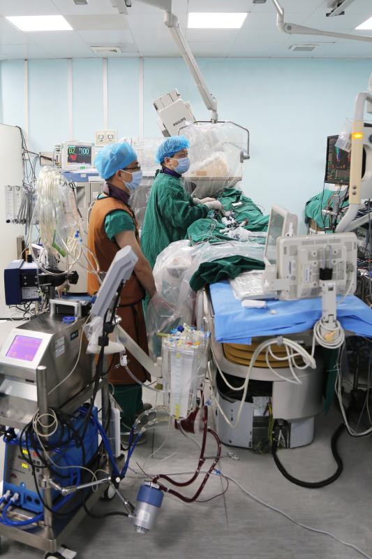 ecmo心脏内科医生,医生详解运用ecmo人工肺救治过程