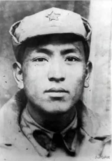 17岁*飚耿**当游击队长，拥有第一支枪：快要散架，却视若珍宝